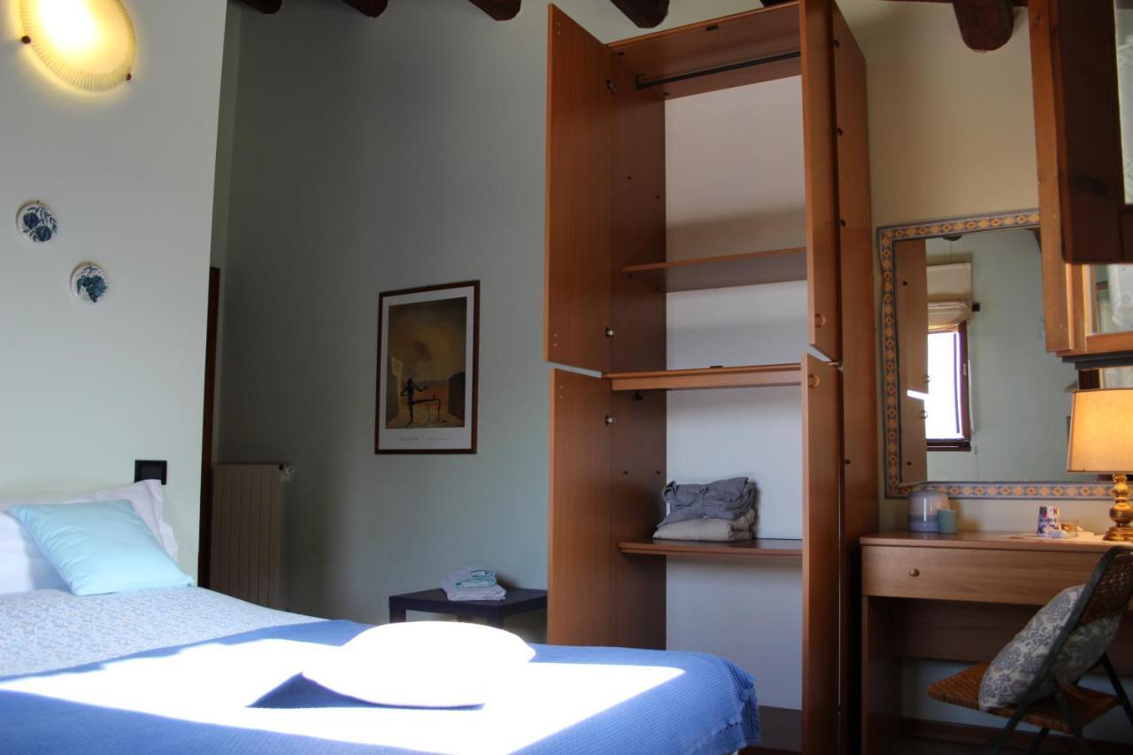 Casale Fontanile Bed And Breakfast Smerillo 외부 사진